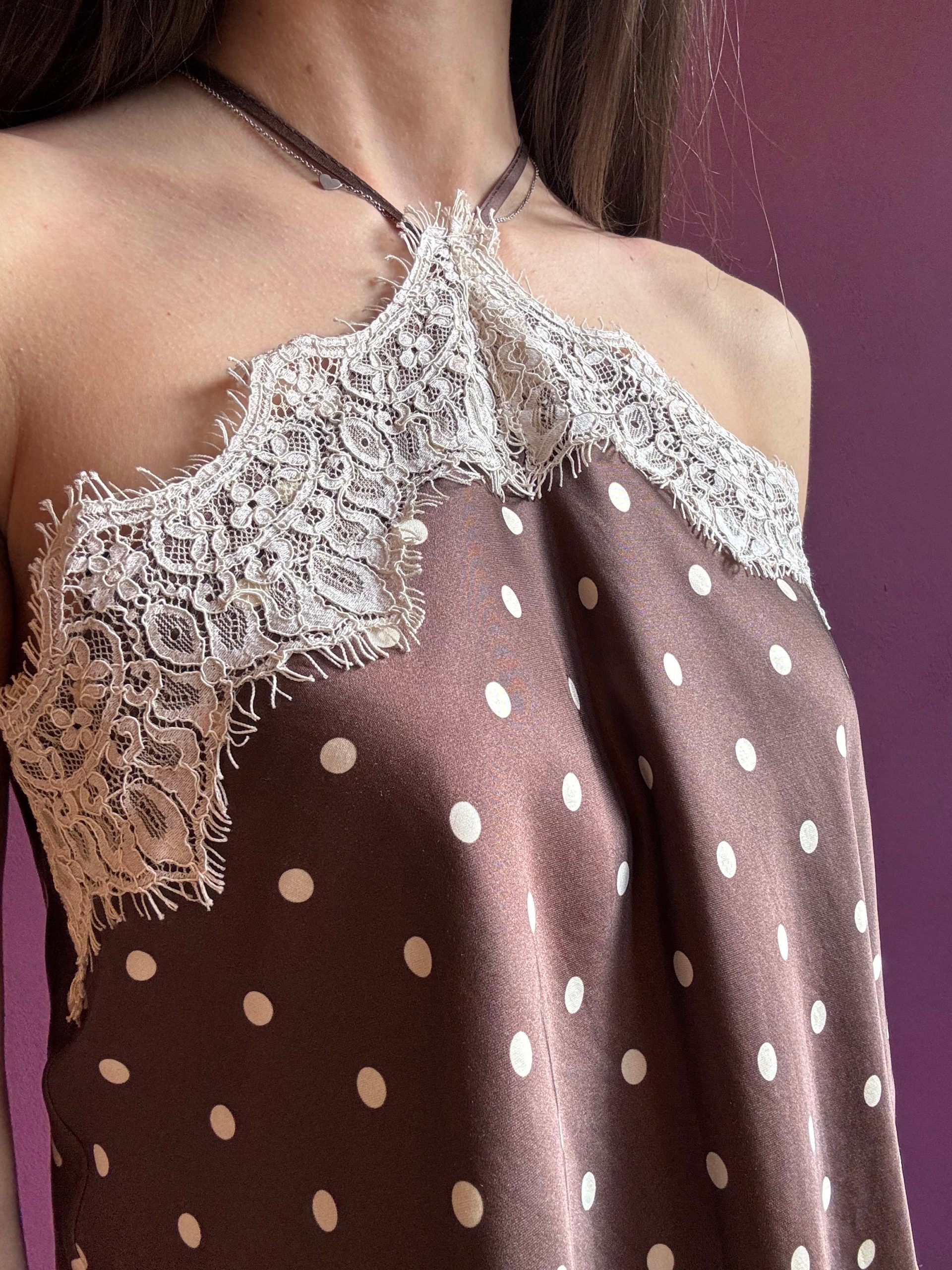 Top in satin moro a pois con pizzo - immagine 4