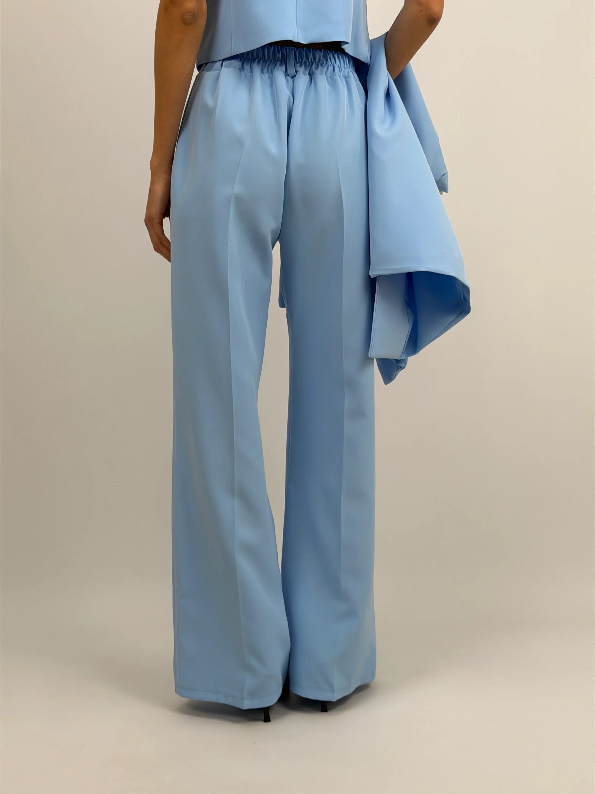 Completo Blazer con Spalle Strutturate e Pantalone Azzurro - immagine 8